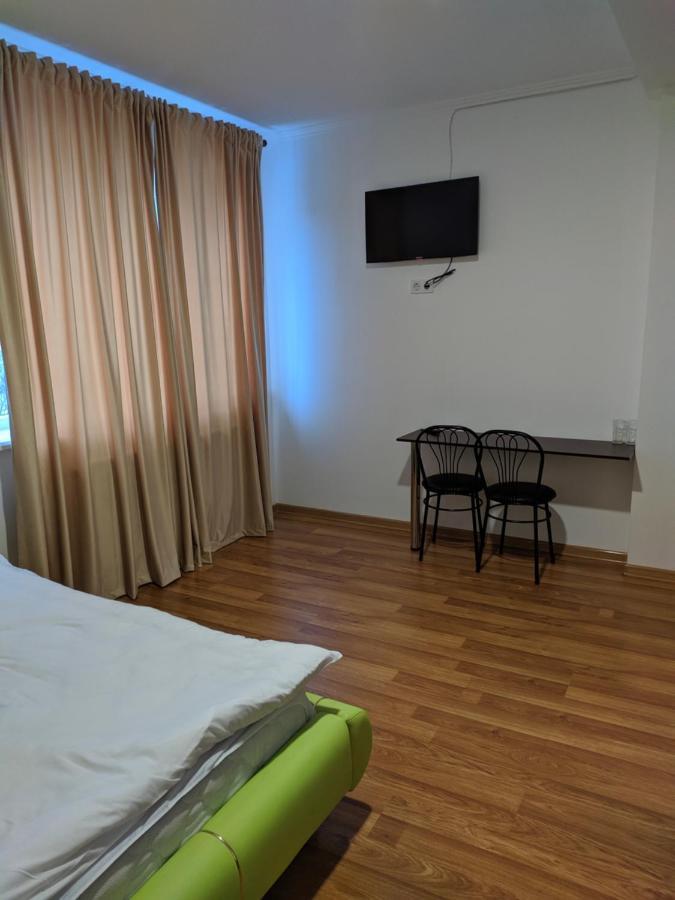 Mirage Hotel Chernivtsi Exterior photo